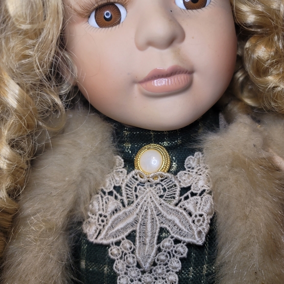 Collectors Choice Series By Dandee Doll With Dog - Picture 3 of 8